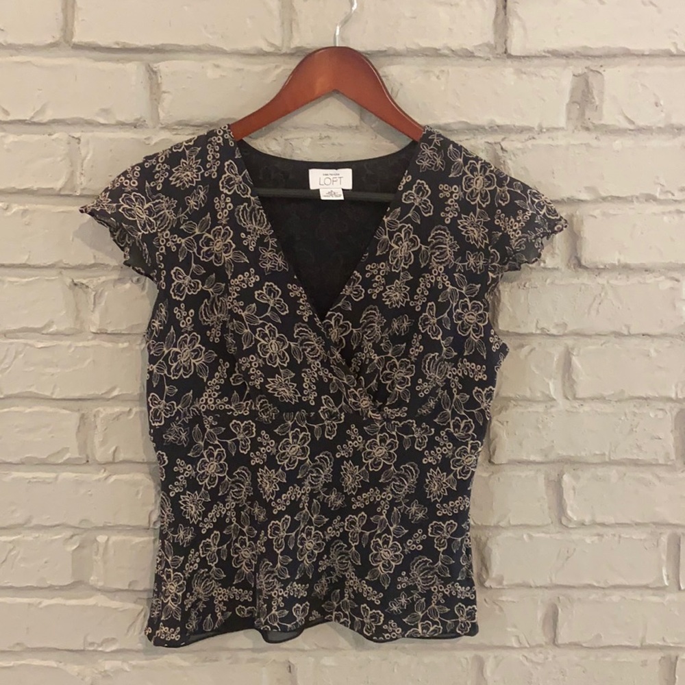 Black & Tan Floral Top 👢🥀